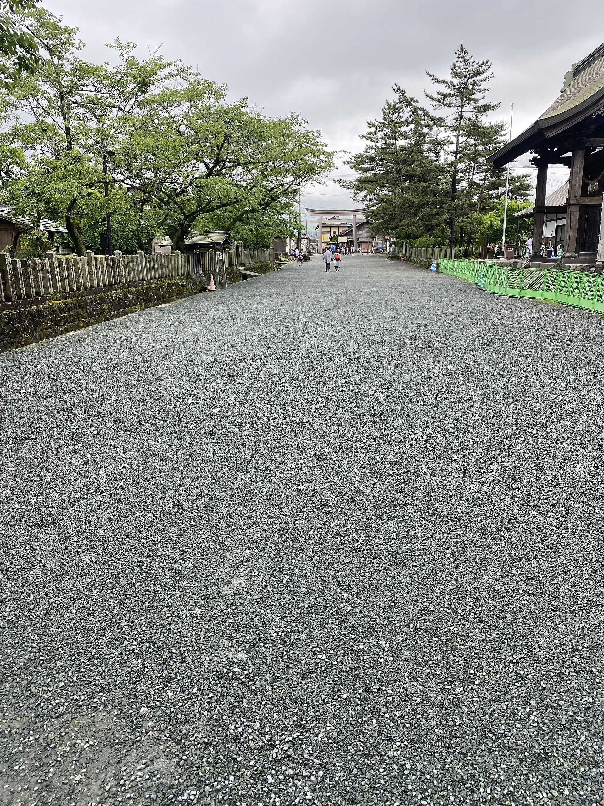 阿蘇神社境內參道與橫向鳥居