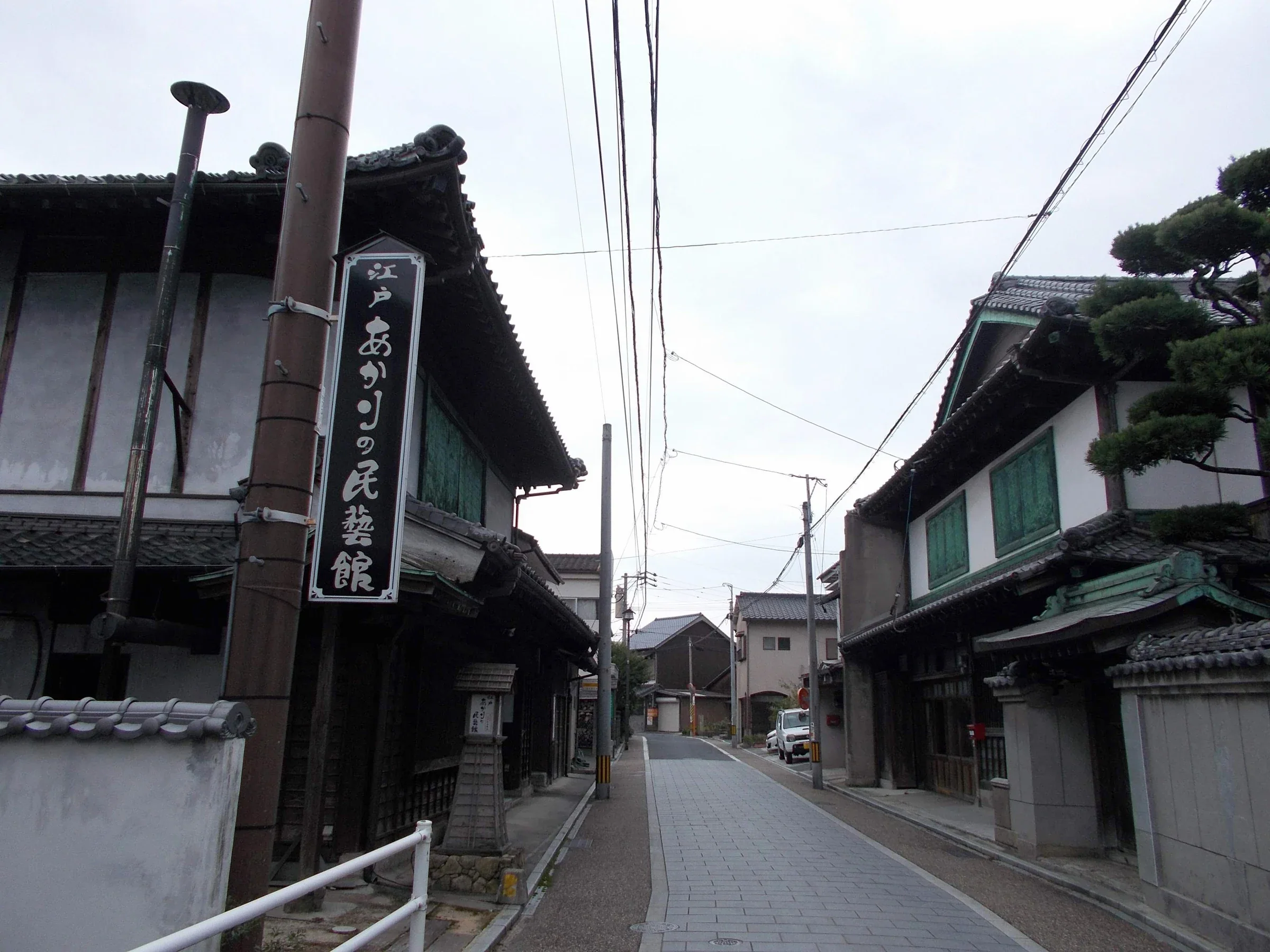 木屋瀨宿舊街道一景,傳統屋簷與石板路沿街排列