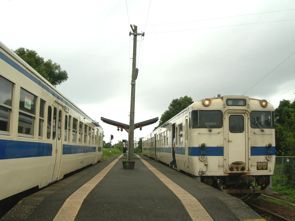 西頴娃站月台與指宿枕崎線列車,從車站步行前往祭典會場約十分鐘