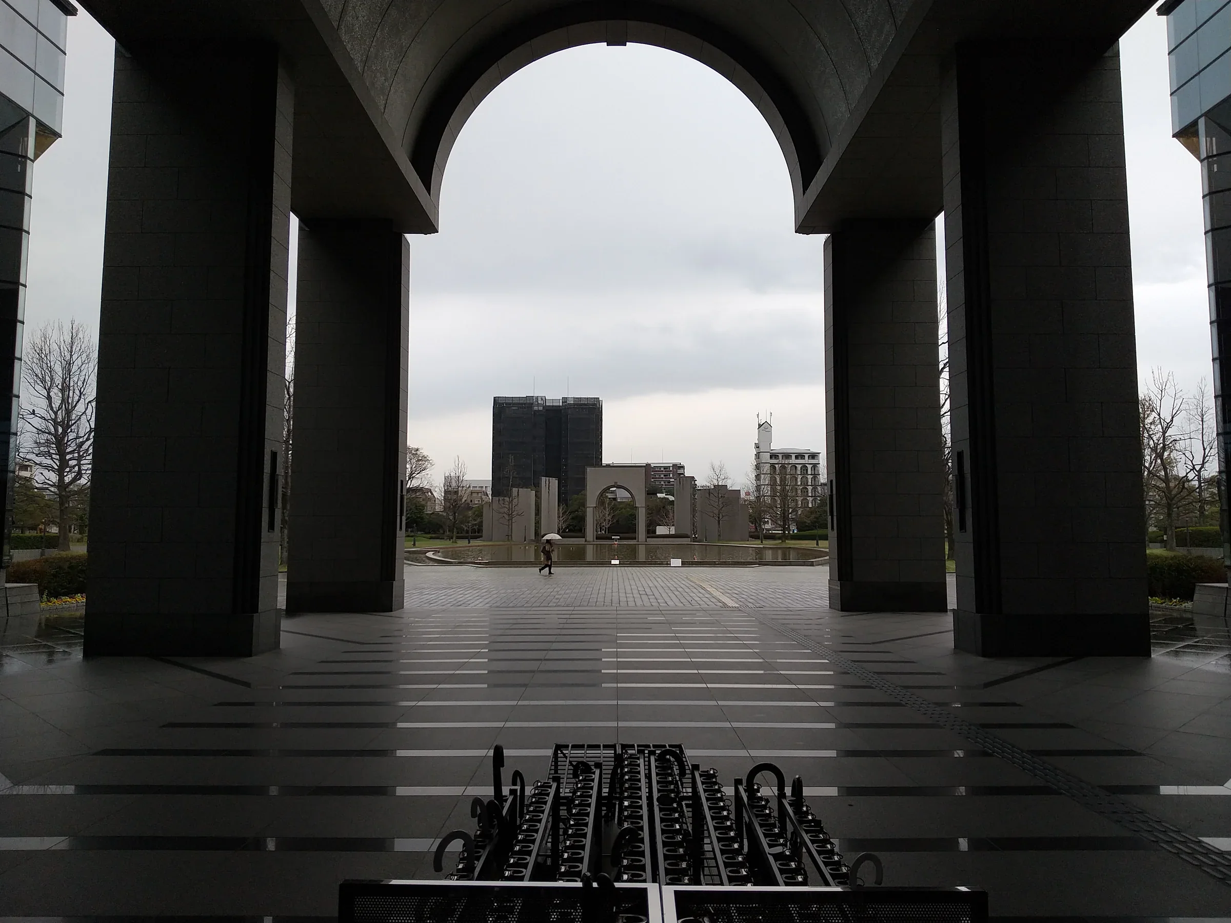 福岡市博物館拱形入口與前方廣場