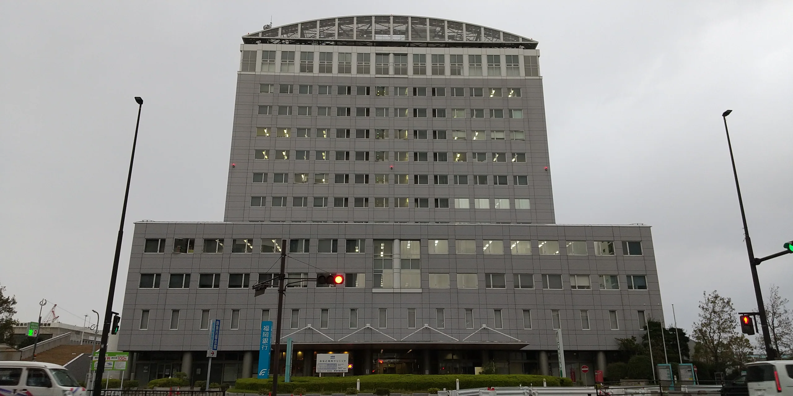 福岡市鮮魚市場會館外觀,街道一側立面