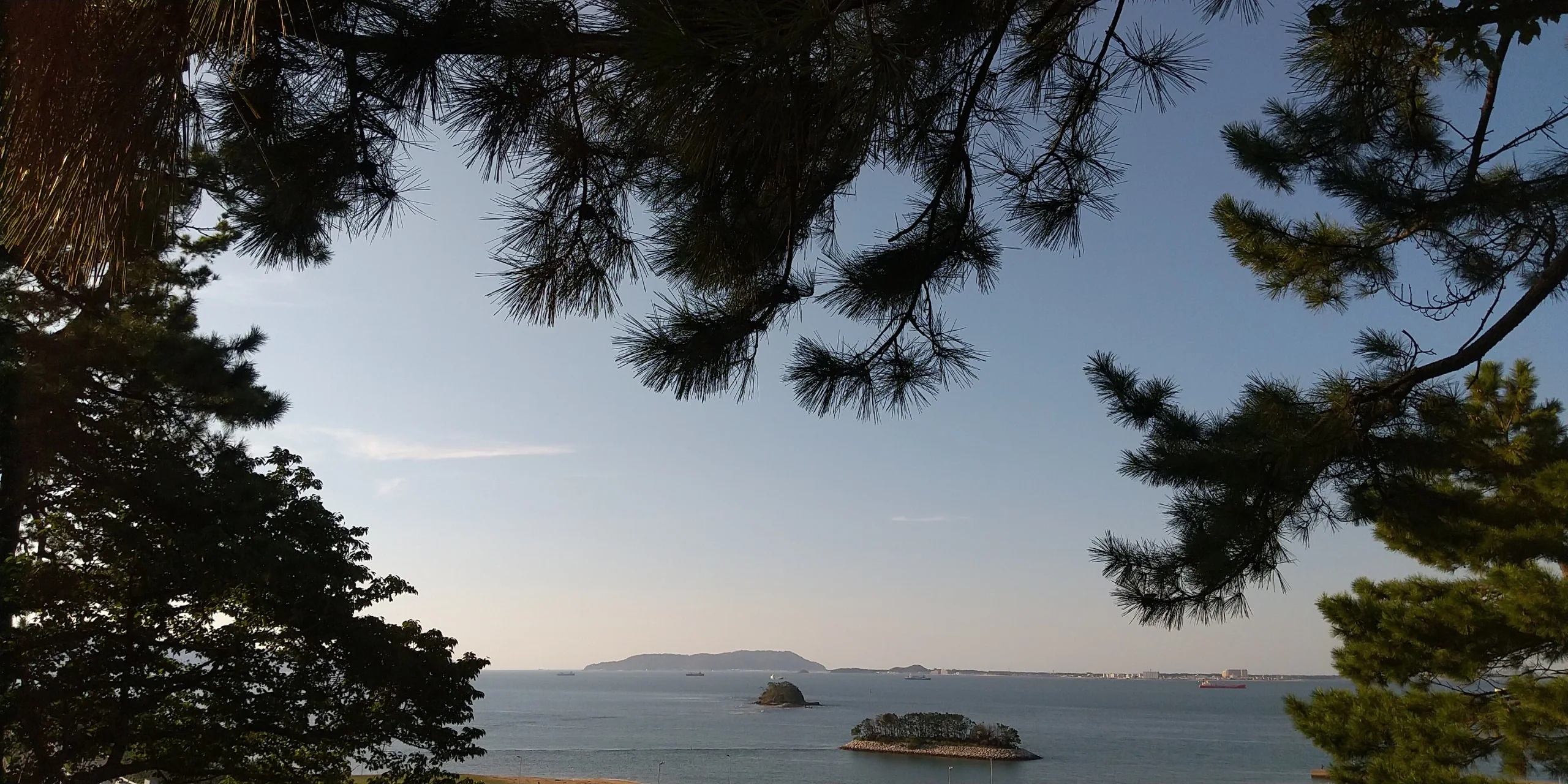 從西公園西側展望區望向博多灣與宇久島