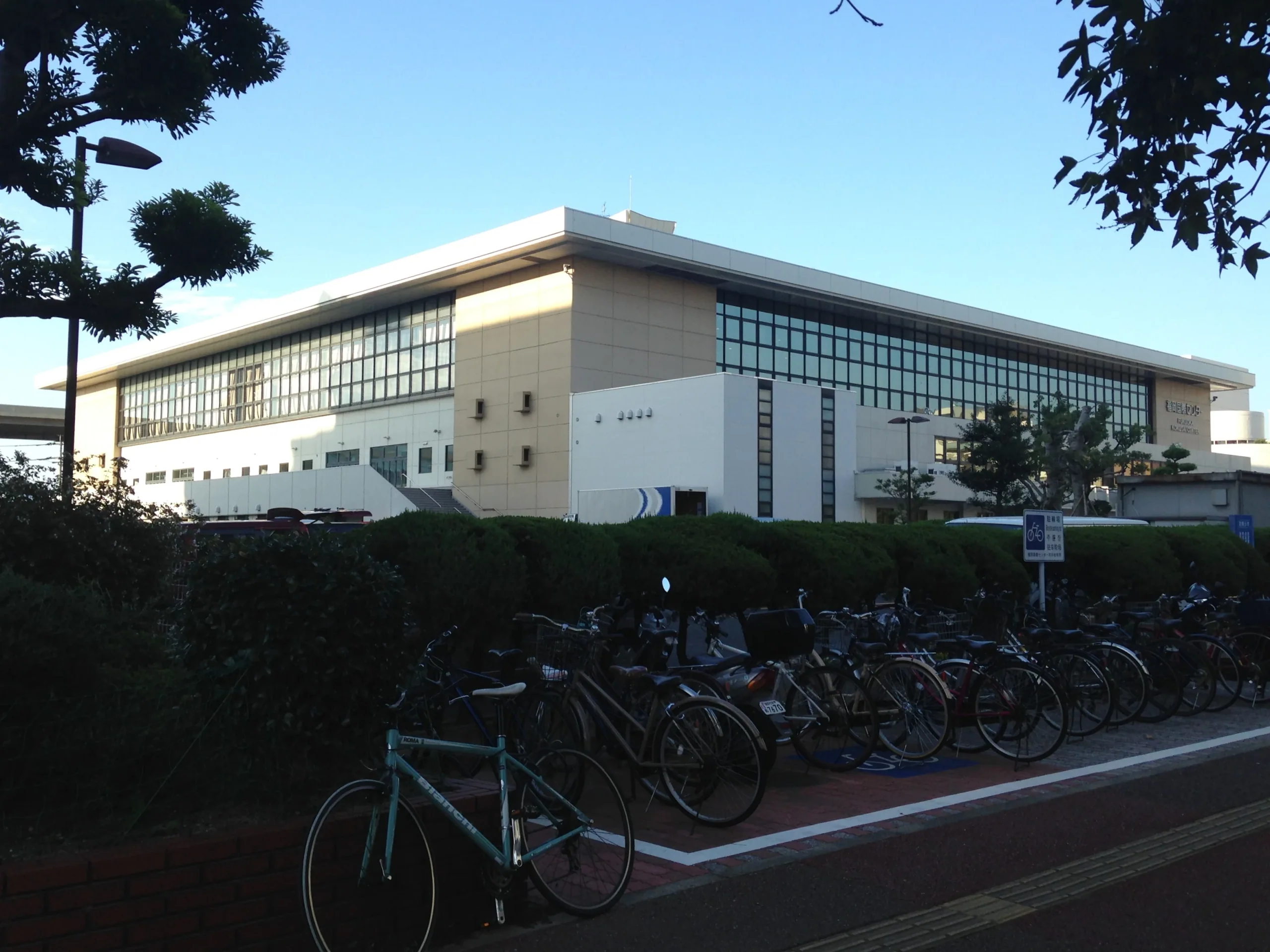 福岡國際中心側面的場館招牌與入口