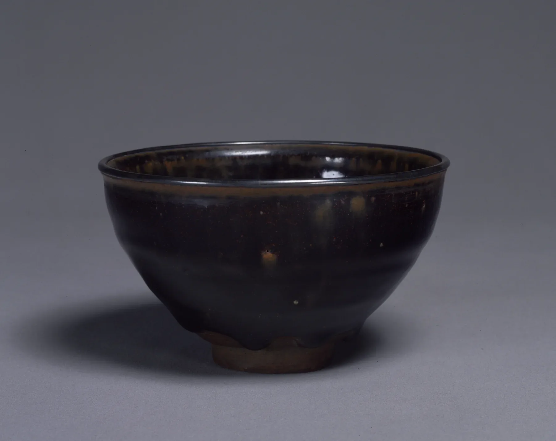 東京國立博物館收藏的天目茶碗，作為茶道器物外觀示例，並非本次福岡展品