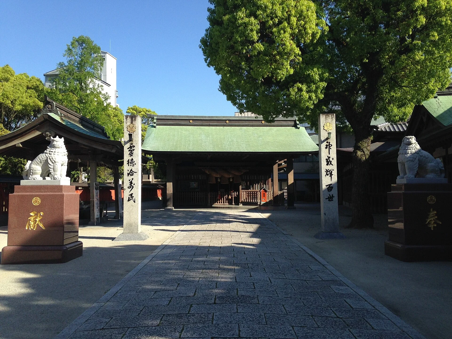 十日惠比須神社拜殿與狛犬,神社境內平日參考照