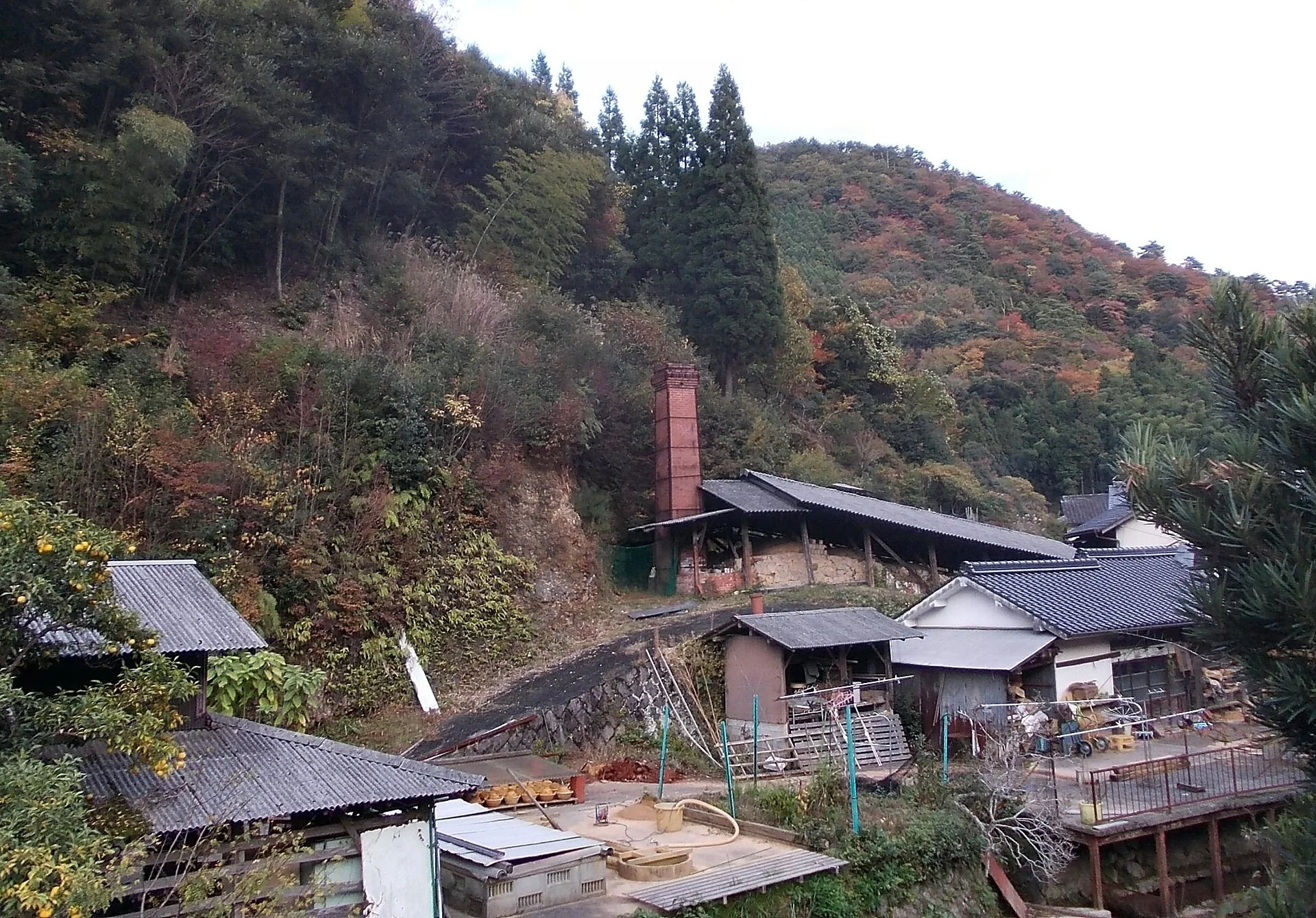 小鹿田燒之里皿山窯元的登窯與山坡聚落