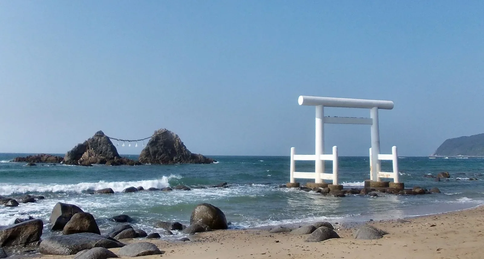 糸島櫻井二見浦海岸景色