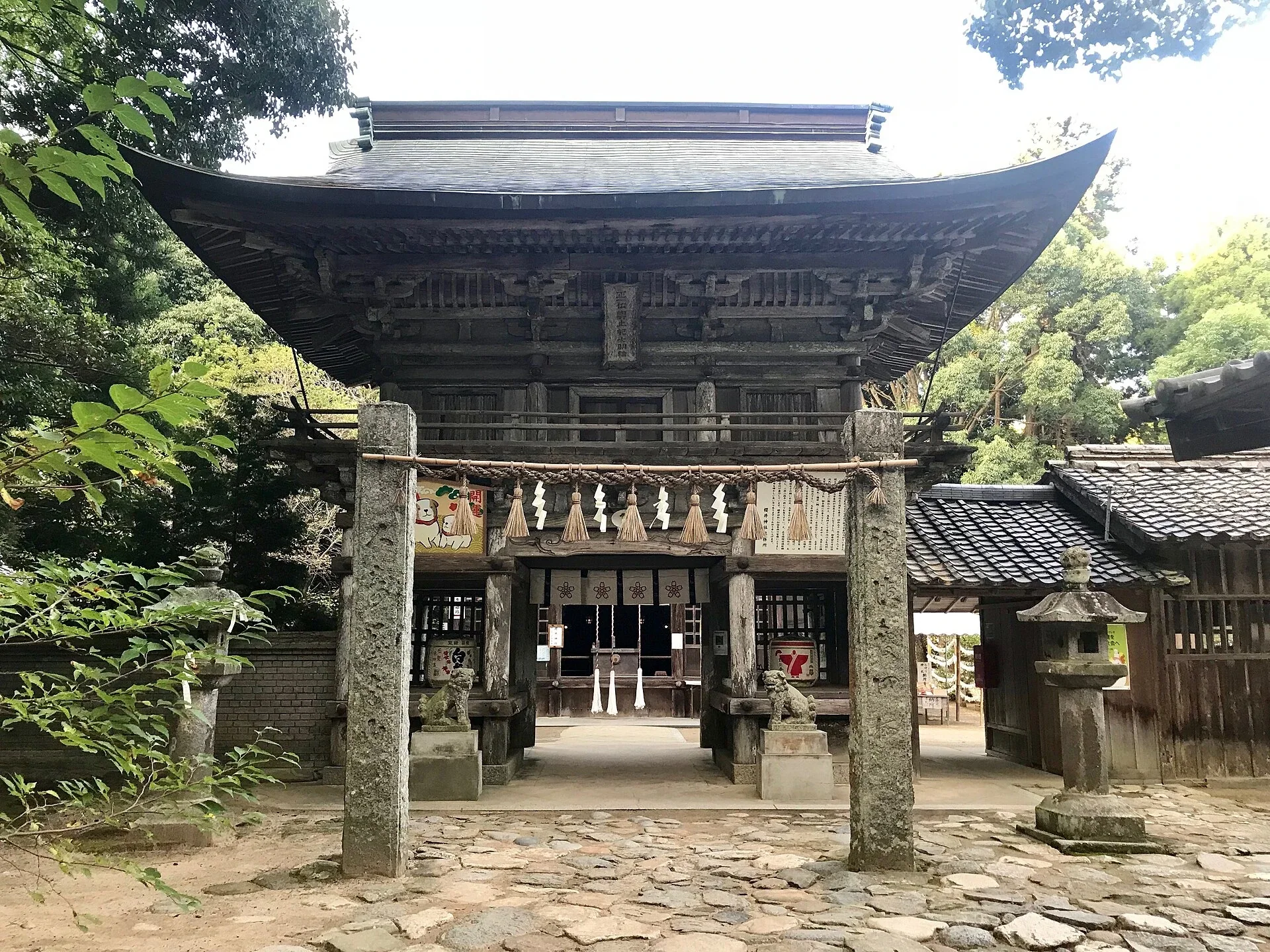 糸島櫻井神社的樓門與參道