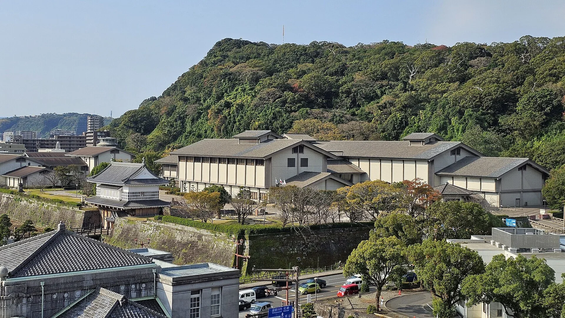 鹿兒島黎明館館舍與鶴丸城石垣,從縣民交流中心遠望