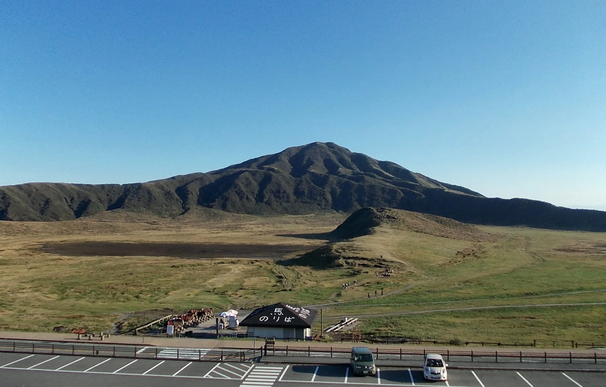 草千里草原與烏帽子岳，2011 年秋天實景