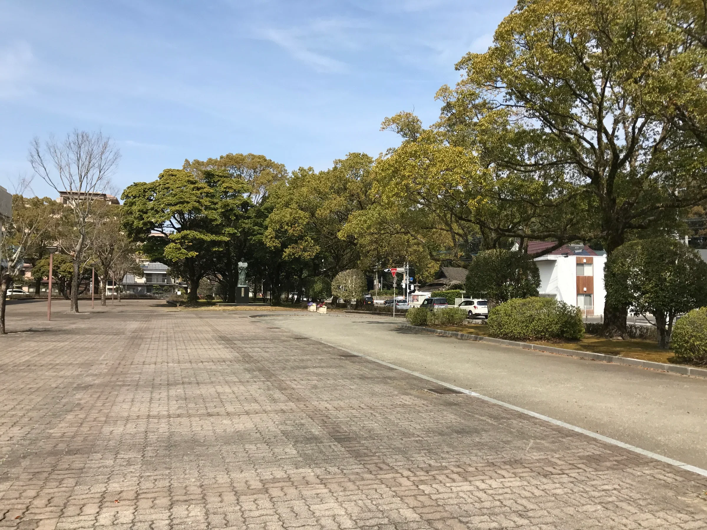 宮崎縣綜合文化公園的樹蔭步道與廣場