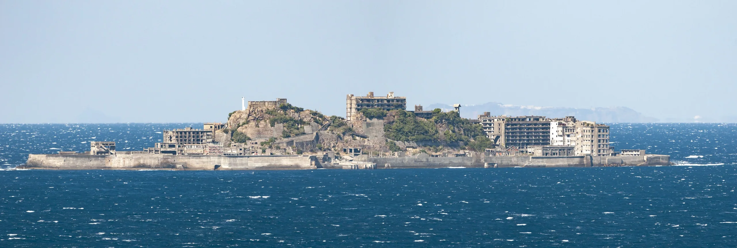 由野母崎眺望海中的端島軍艦島