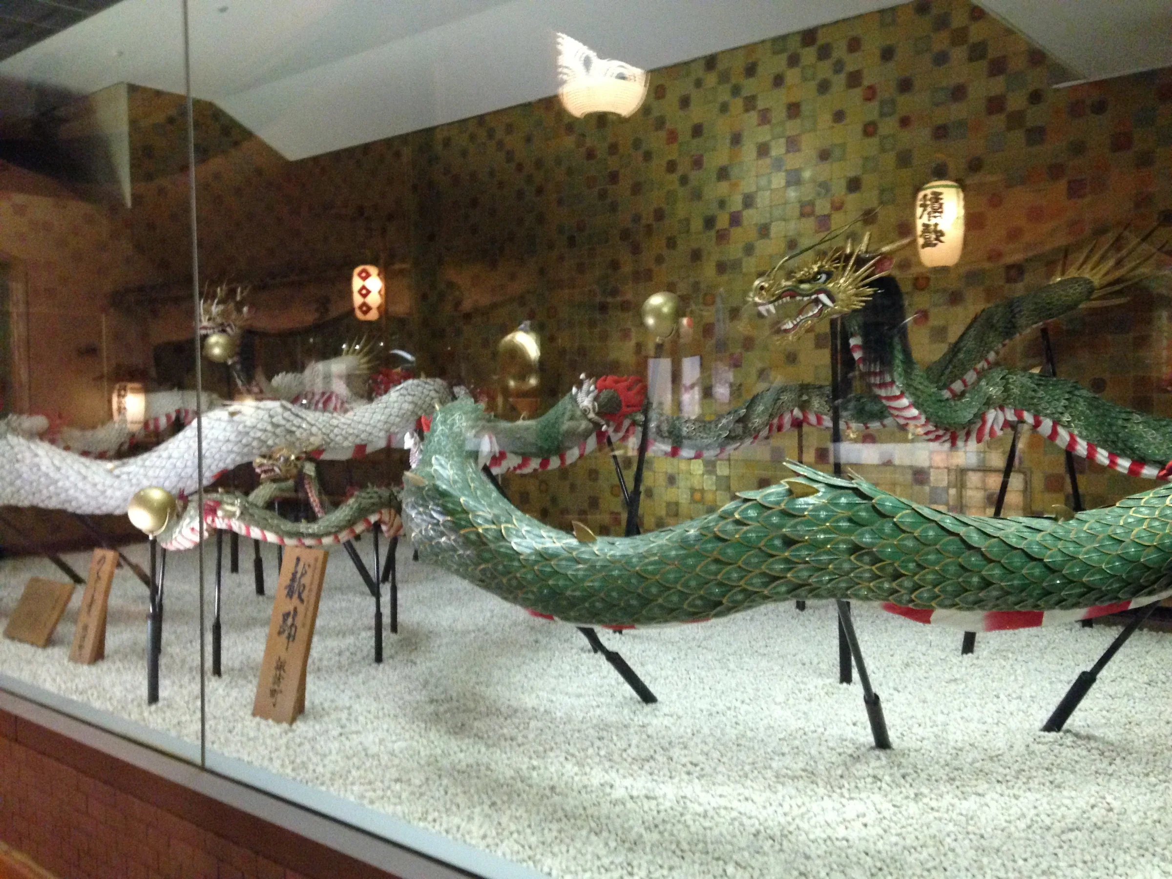 長崎傳統藝能館展示的長崎くんち龍踊擔具