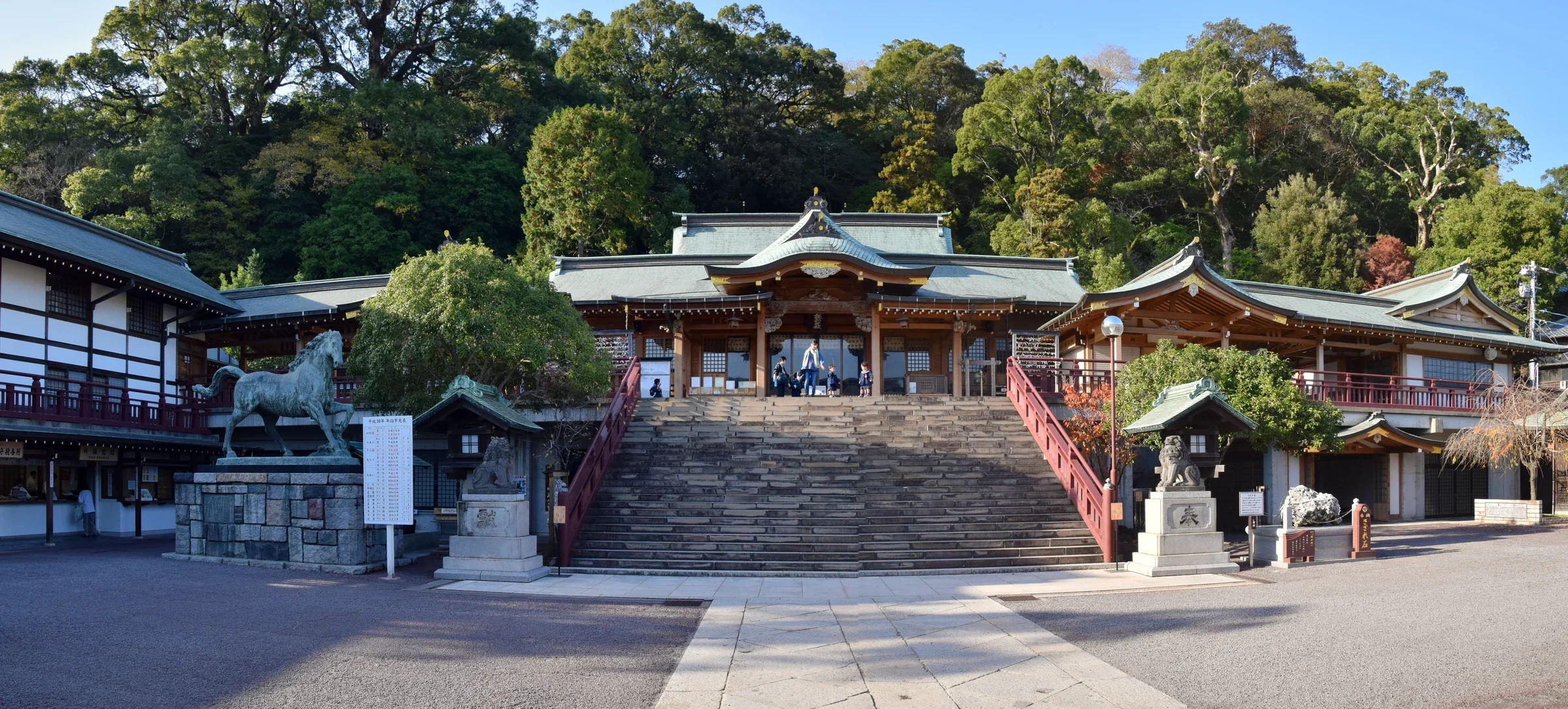 長崎諏訪神社的拜殿與石階,長崎くんち主要奉納場地之一