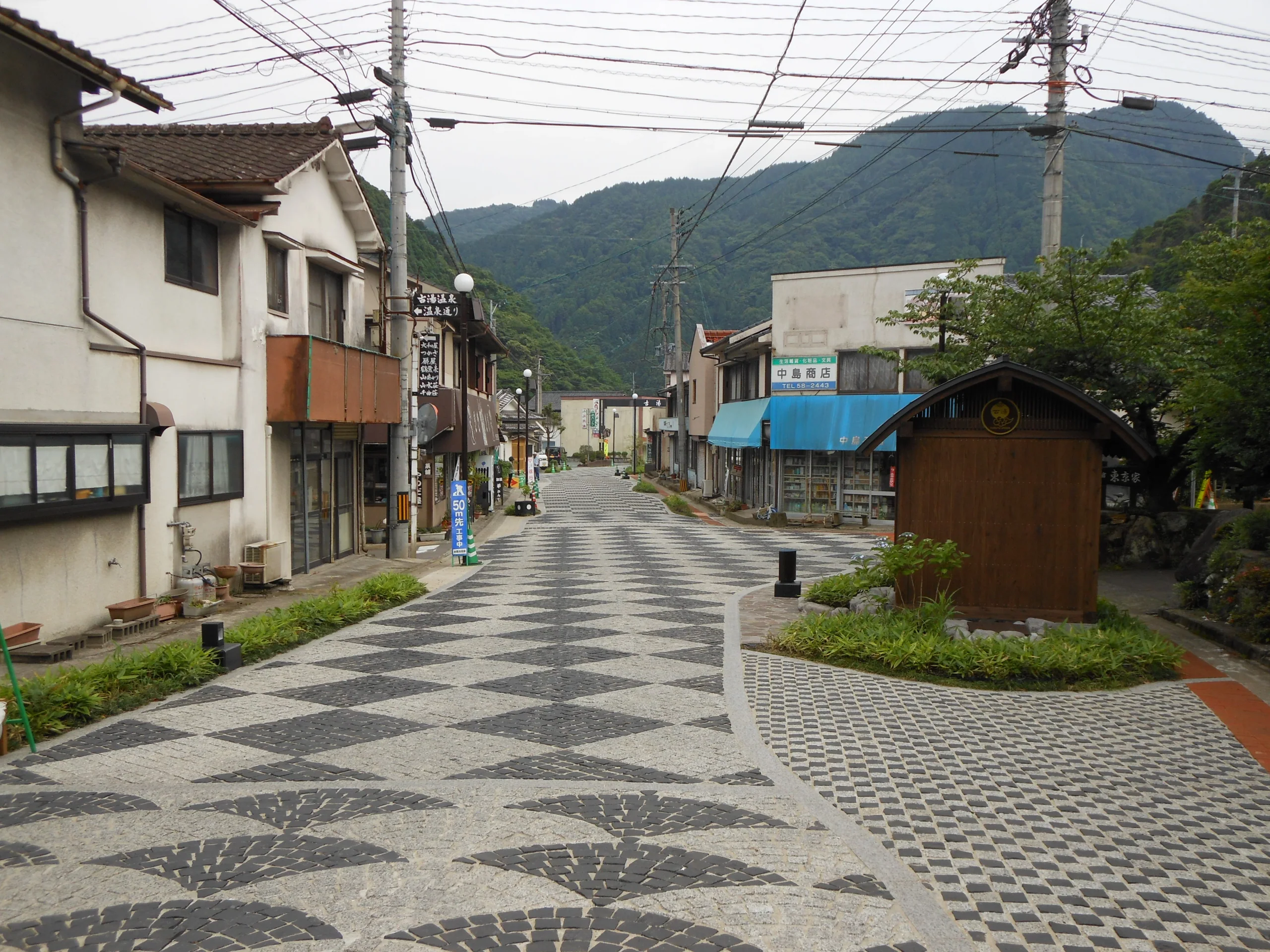 古湯溫泉中心街與國道323號沿線街景