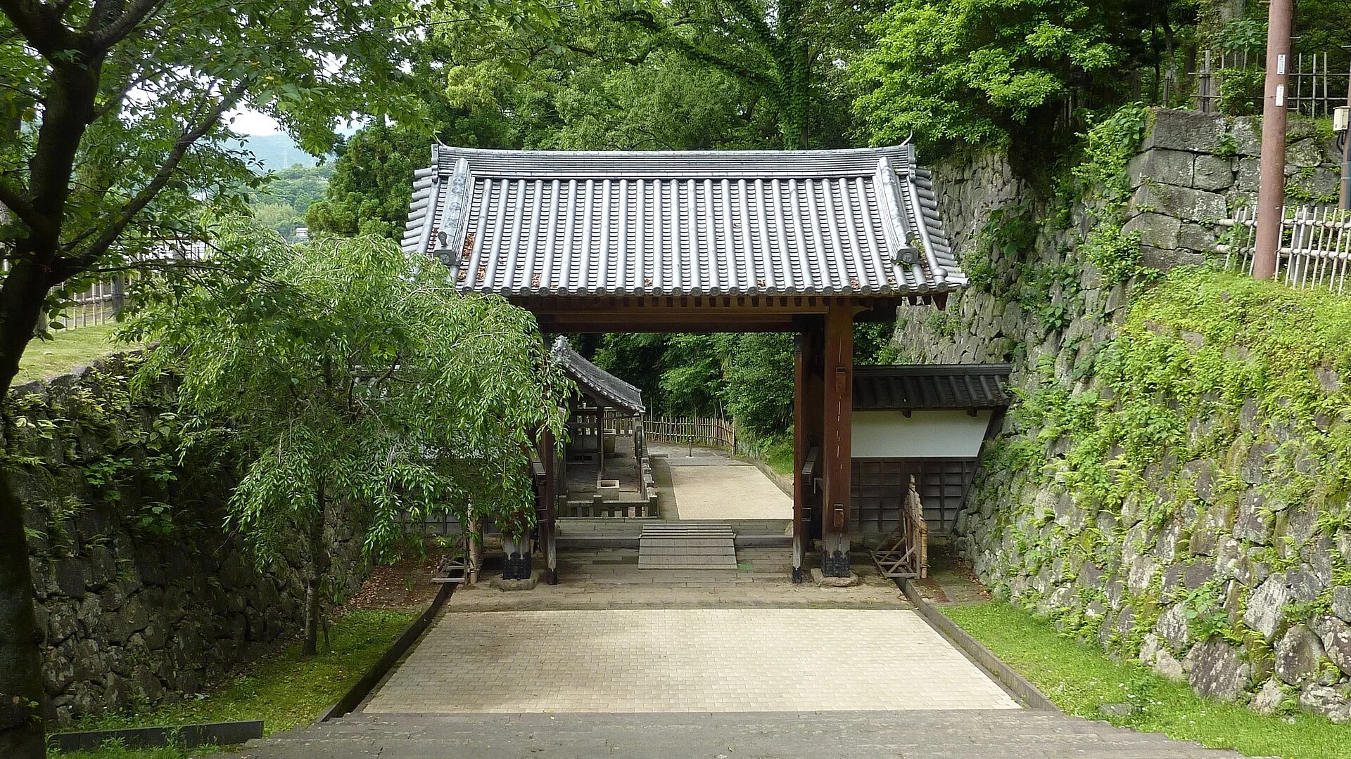 延岡城北大手門